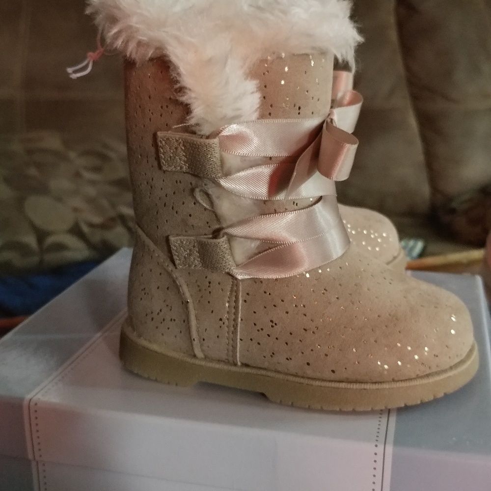 Brand new in box 🐨koala kids size 4 toddler